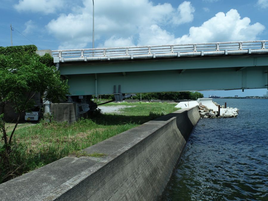 川内川久見崎地区築堤工事7月