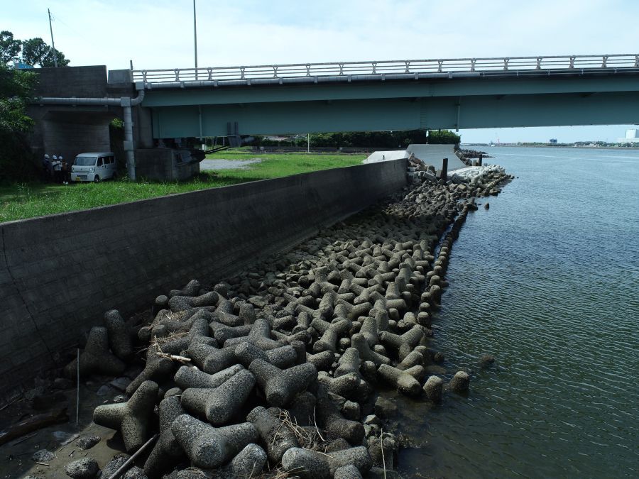 川内川久見崎地区築堤工事8月