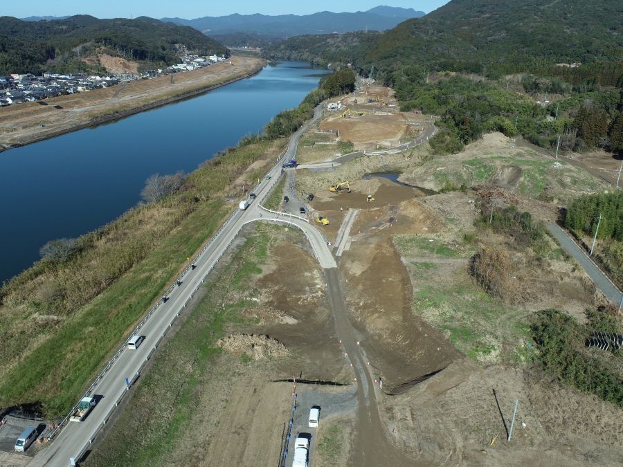 川内川天辰第二地区築堤その７工事12月